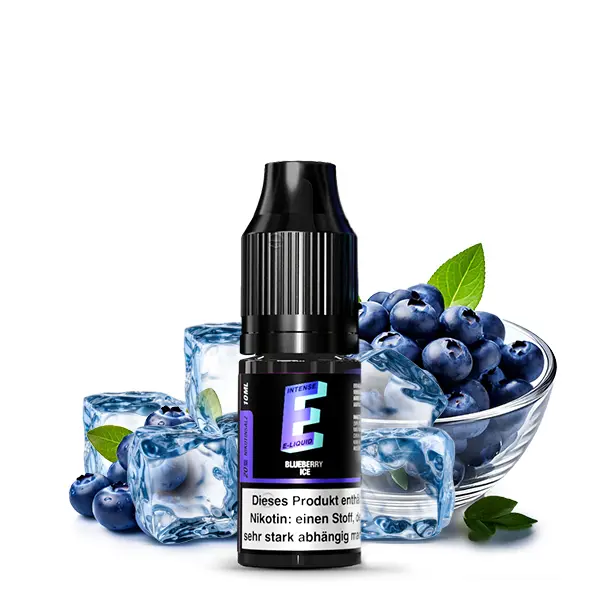 E-Intense Blueberry Ice 10ml Nikotinsalz-Liquid, Flasche freigestellt vor Schüssel mit Blaubeeren und Eiswürfeln