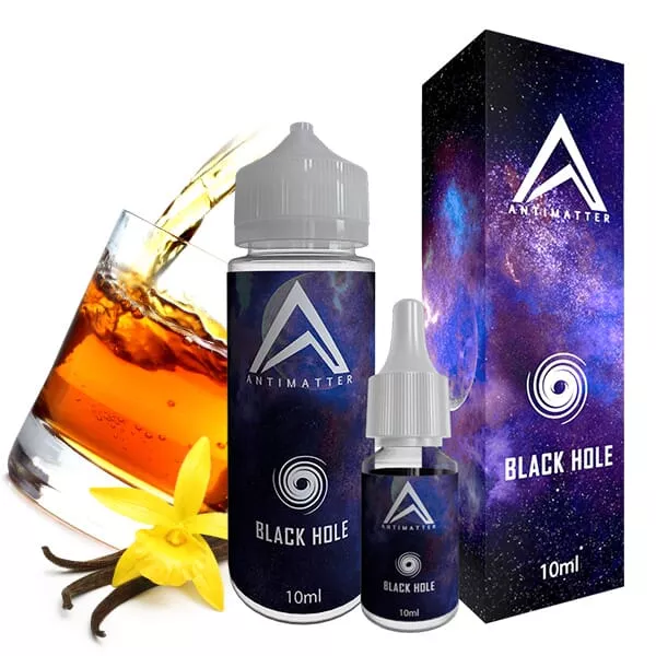 Antimatter Black Hole Longfill 30ml in schwarzer Flasche, Motiv mit Whisky-Glas und Vanille auf dunklem Hintergrund