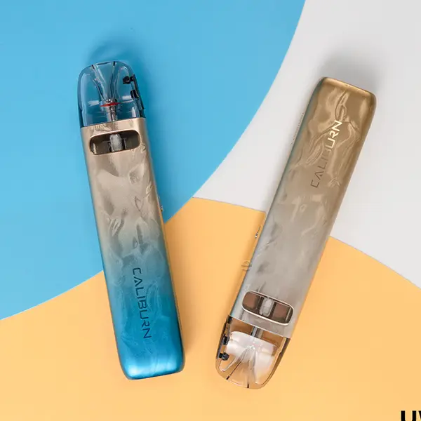 Uwell Caliburn G4 Mini Pod Kit in Blau-Marmor und Gold-Marmor, zwei Geräte nebeneinander