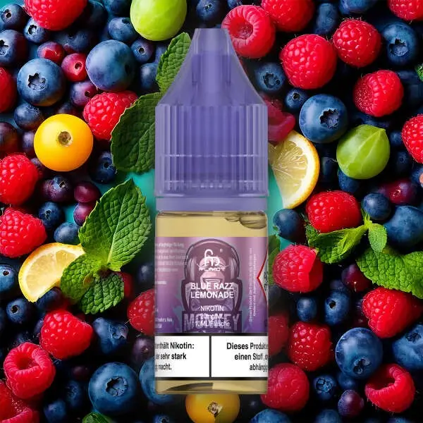 Fumot Blue Razz Lemonade 10ml Nikotinsalz-Liquid – lila Flasche umgeben von Beeren und Zitrusfrüchten